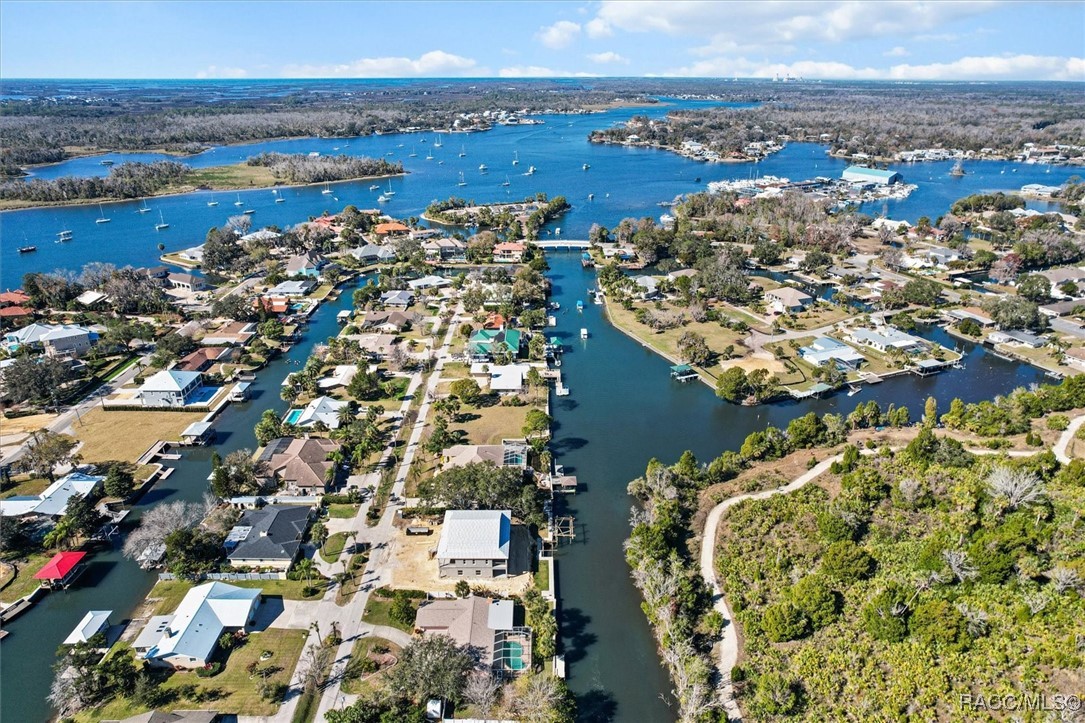 731 SE 1st Court, Crystal River, Florida image 9