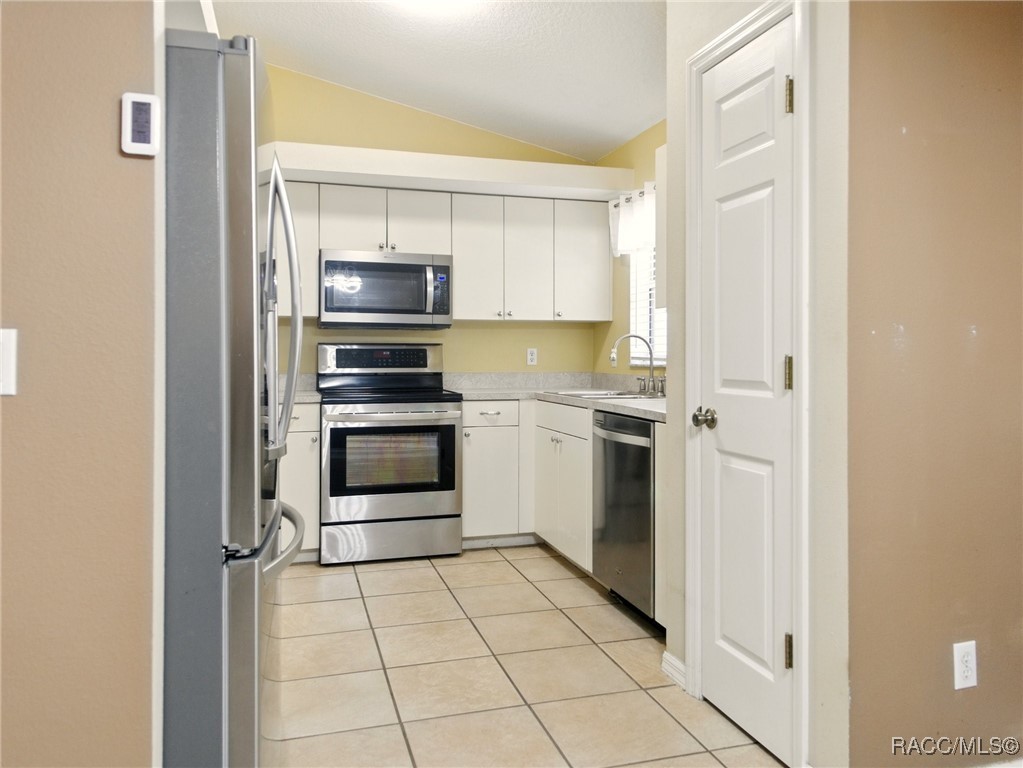 8599 N Messina Loop, Crystal River, Florida image 13