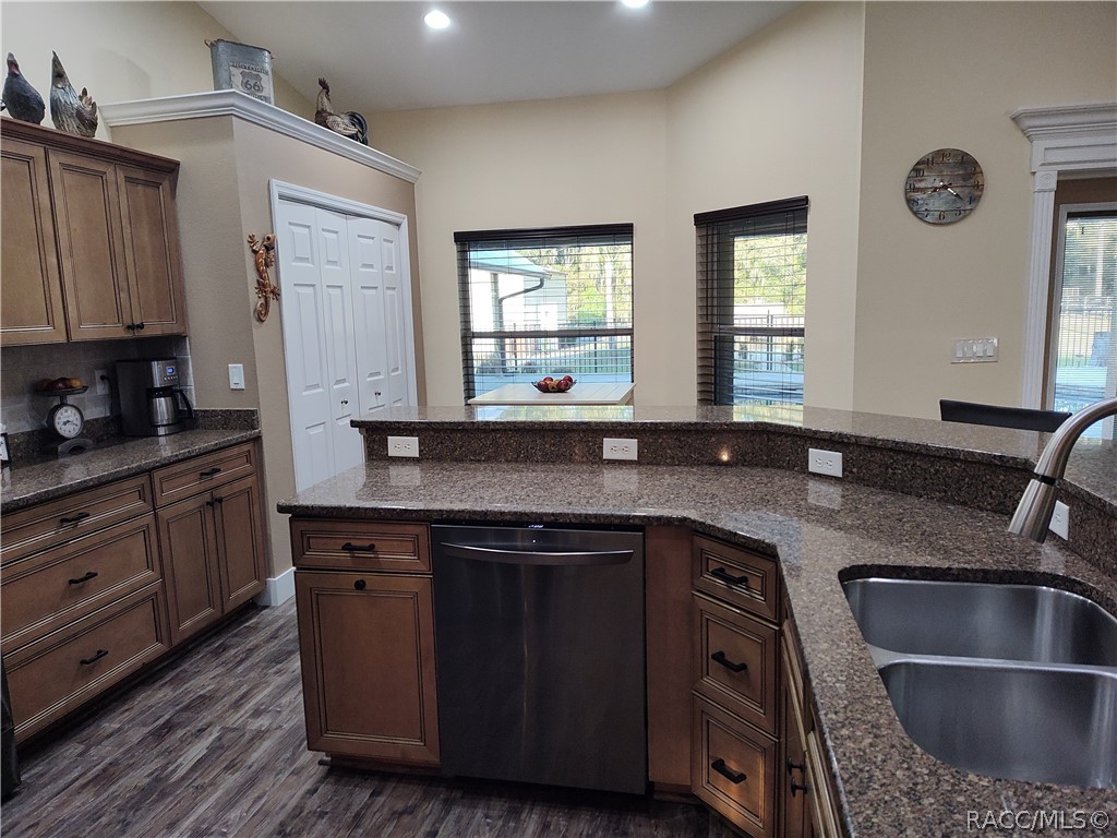 8302 N Marinazzo Terrace