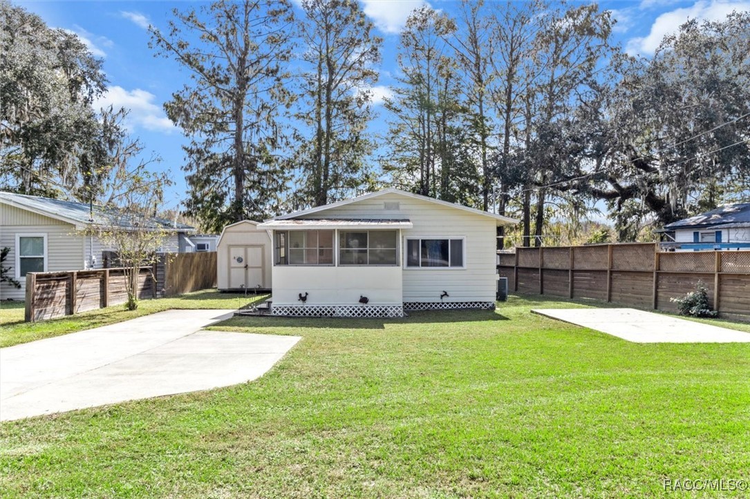 10811 E Gobbler Drive, Floral City, Florida image 9