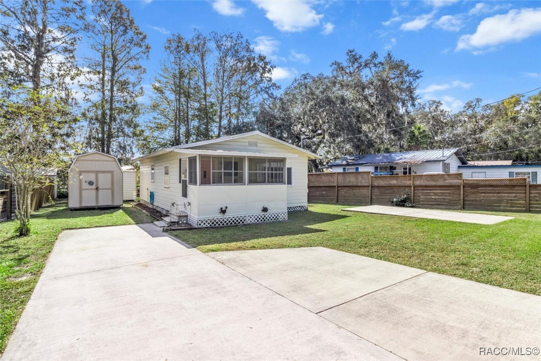 10811 E Gobbler Drive, Floral City, Florida image 2