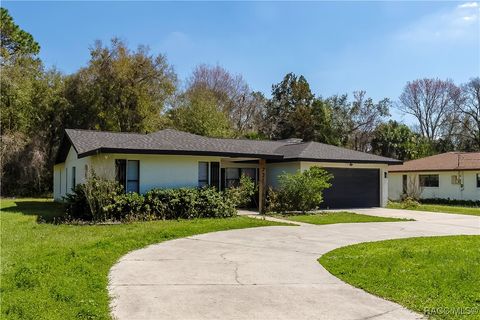 Townhouse For Sale - 721 N Country Club Drive<br/> Crystal River, FL 34429