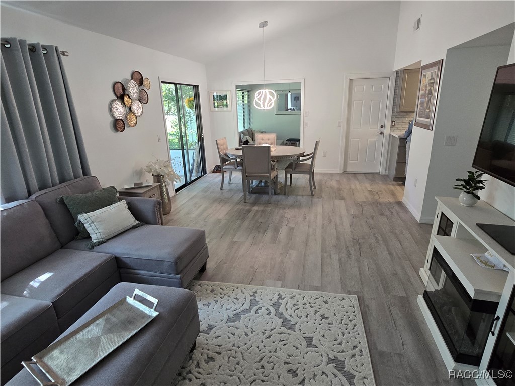 3833 N Briarberry Point, Beverly Hills, New York image 15