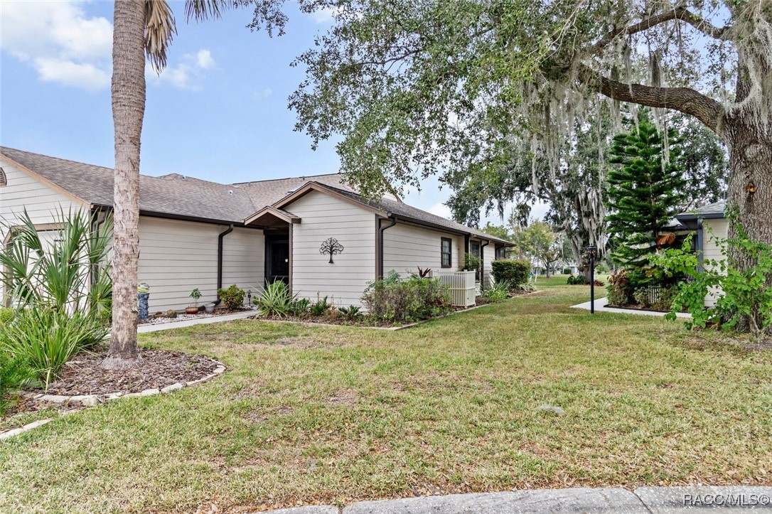 9851 E Pebble Creek Court, Inverness, Florida image 2