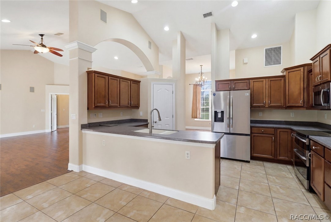 2420 W Tall Oaks Drive