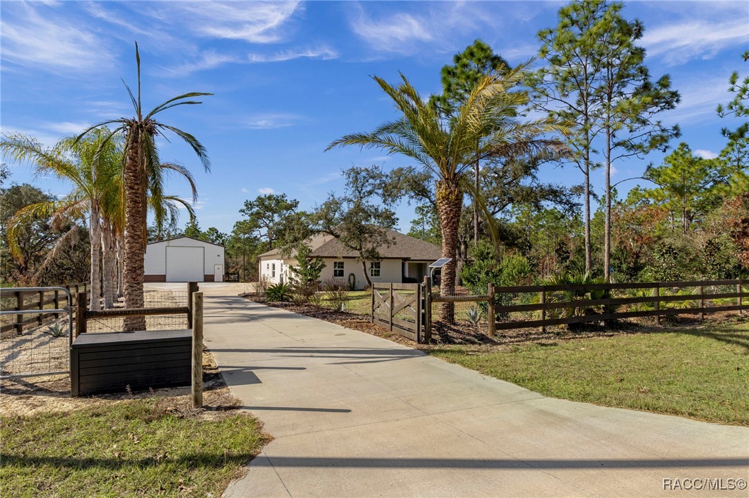 3076 N Stirrup Drive