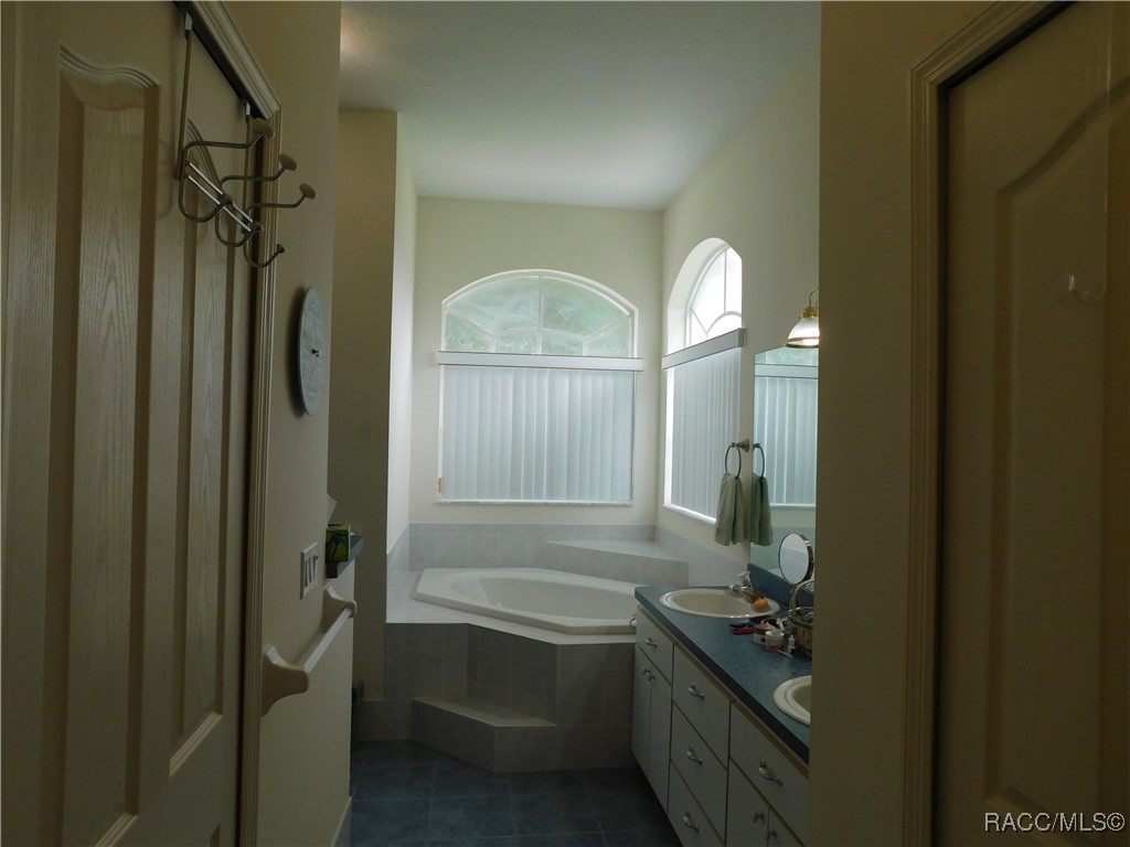 521 Poinsettia Avenue, Inverness, New York image 16