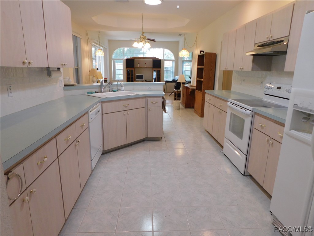 521 Poinsettia Avenue, Inverness, New York image 10