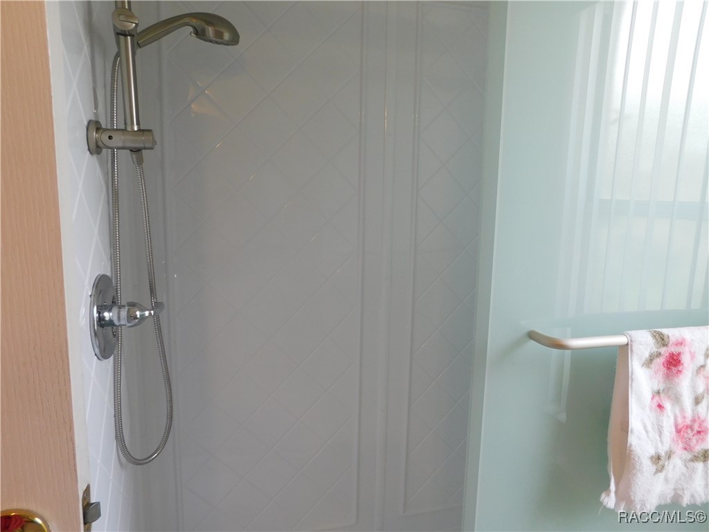 521 Poinsettia Avenue, Inverness, New York image 22