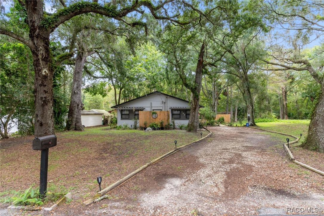 353 N Robin Hood Road