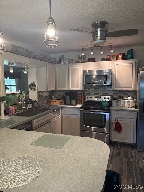 818 N Country Club Drive, Crystal River, New York image 6
