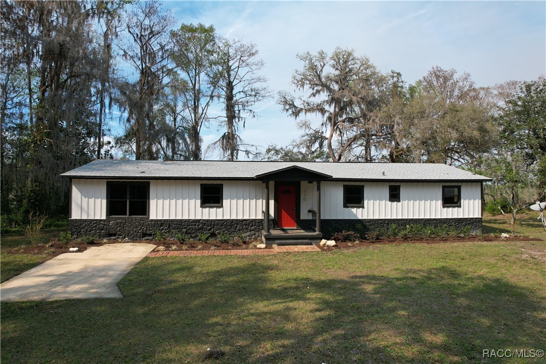 770 N Lori Point, Inverness, Florida image 2