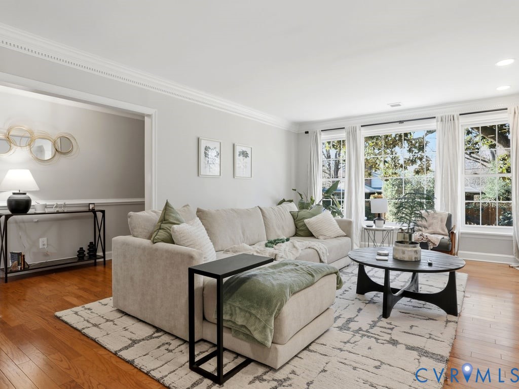 7200 Durwood Crescent