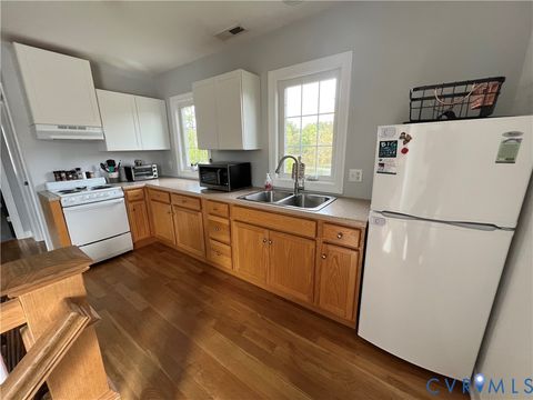 Tiny photo for 1102 W 3rd Street, Farmville, VA 23901 (MLS # 2600031)