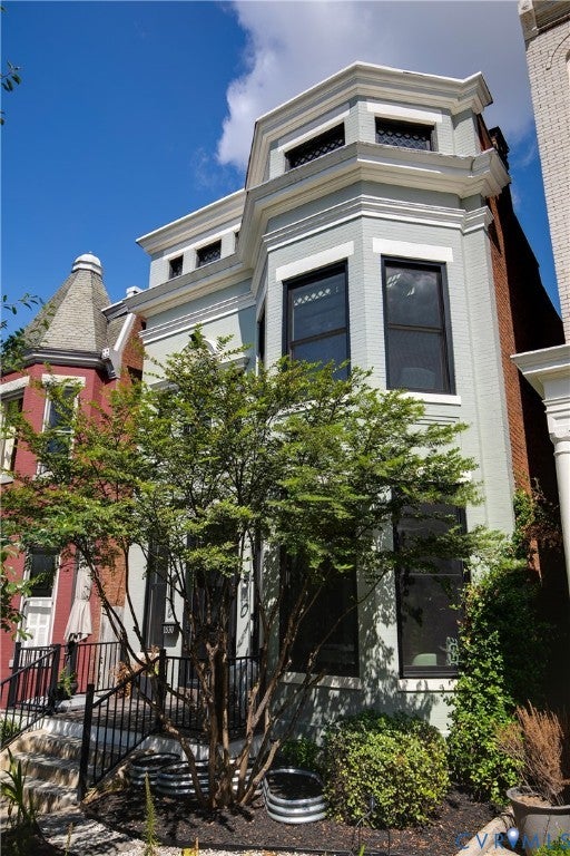 1830 W Grace Street