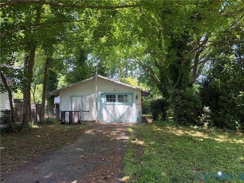 Tiny photo for 1410 10th Street, Victoria, VA 23974 (MLS # 2612975)