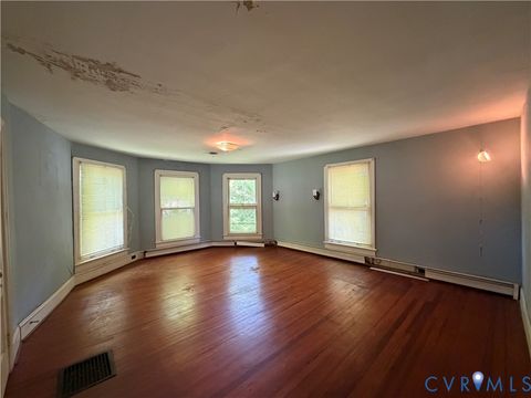 Tiny photo for 1410 10th Street, Victoria, VA 23974 (MLS # 2612975)