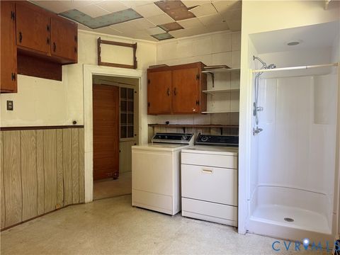 Tiny photo for 1410 10th Street, Victoria, VA 23974 (MLS # 2612975)