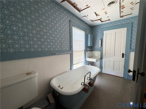 Tiny photo for 1410 10th Street, Victoria, VA 23974 (MLS # 2612975)