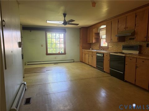 Tiny photo for 1410 10th Street, Victoria, VA 23974 (MLS # 2612975)