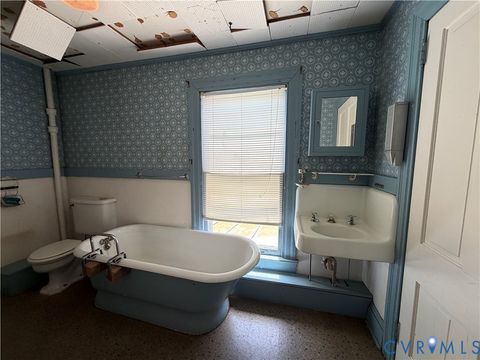 Tiny photo for 1410 10th Street, Victoria, VA 23974 (MLS # 2612975)
