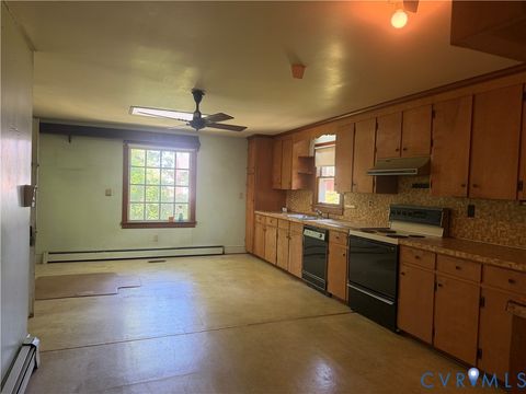 Tiny photo for 1410 10th Street, Victoria, VA 23974 (MLS # 2612975)