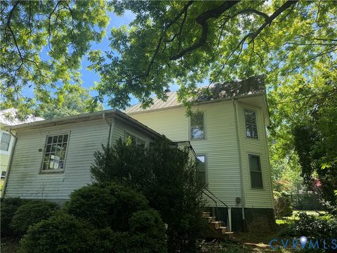 Tiny photo for 1410 10th Street, Victoria, VA 23974 (MLS # 2612975)