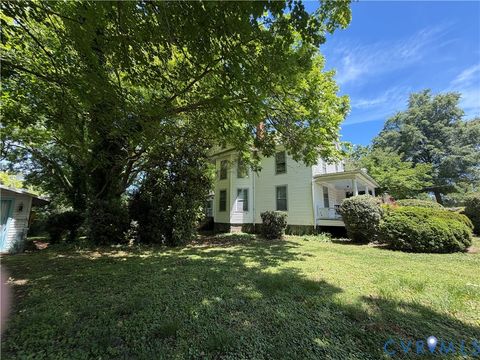 Tiny photo for 1410 10th Street, Victoria, VA 23974 (MLS # 2612975)