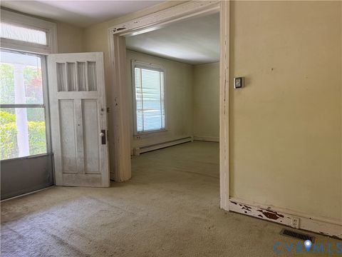Tiny photo for 1410 10th Street, Victoria, VA 23974 (MLS # 2612975)