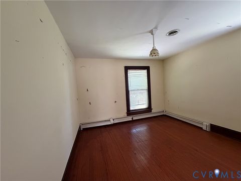 Tiny photo for 1410 10th Street, Victoria, VA 23974 (MLS # 2612975)