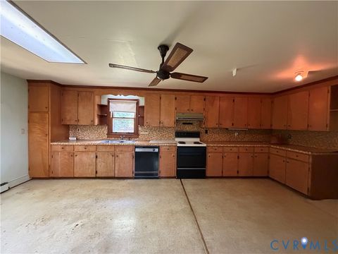 Tiny photo for 1410 10th Street, Victoria, VA 23974 (MLS # 2612975)