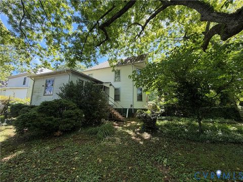 Tiny photo for 1410 10th Street, Victoria, VA 23974 (MLS # 2612975)