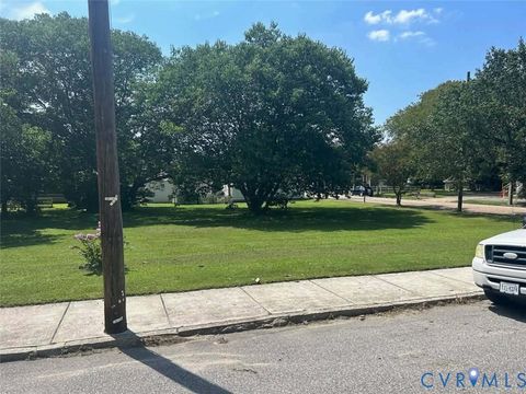 Photo of 502 Grove Avenue, Petersburg, VA 23803 (MLS # 2613268)