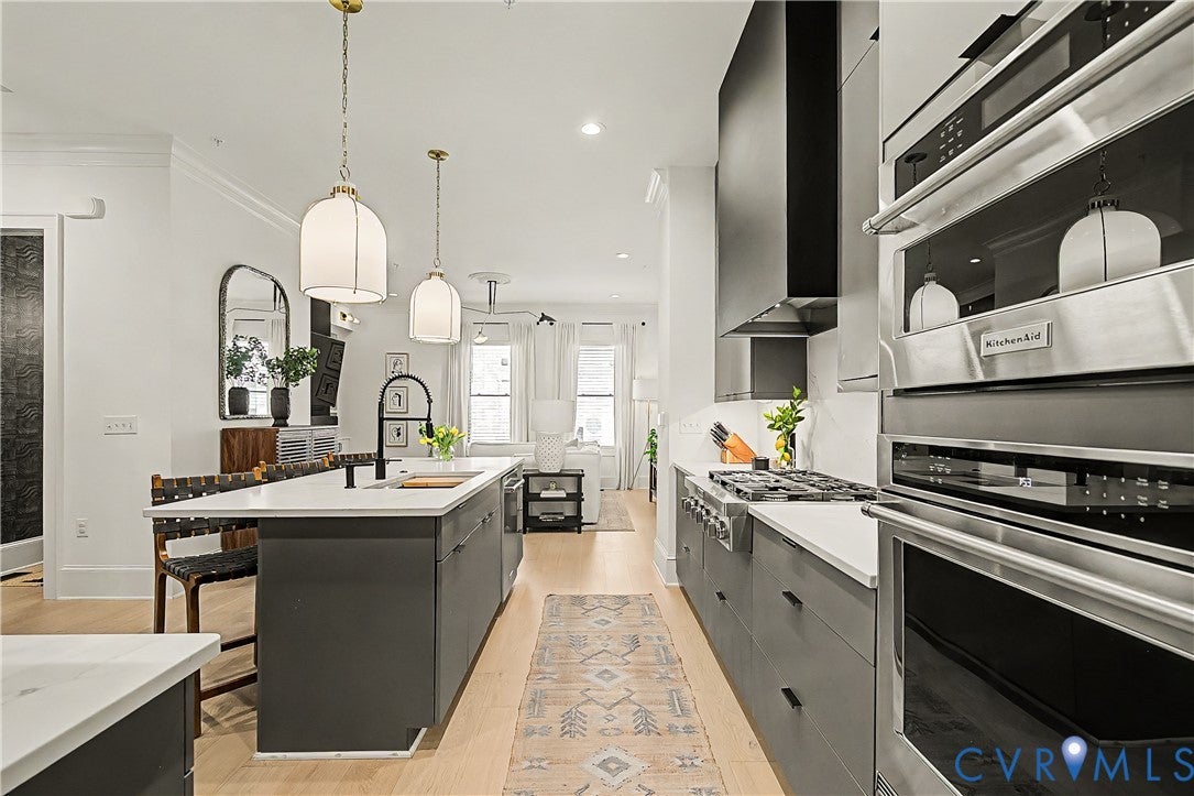 453 W 7th Street