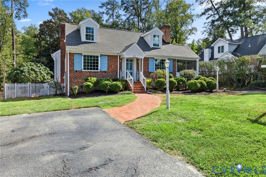 505 W Drive Circle