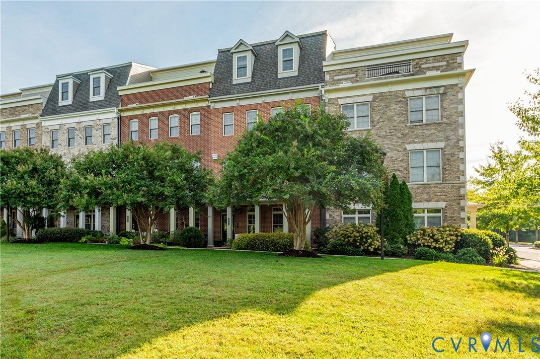 3902 Village Commons Walk
