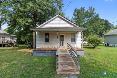 Photo of 1418 12th Street, Victoria, VA 23974 (MLS # 2625153)
