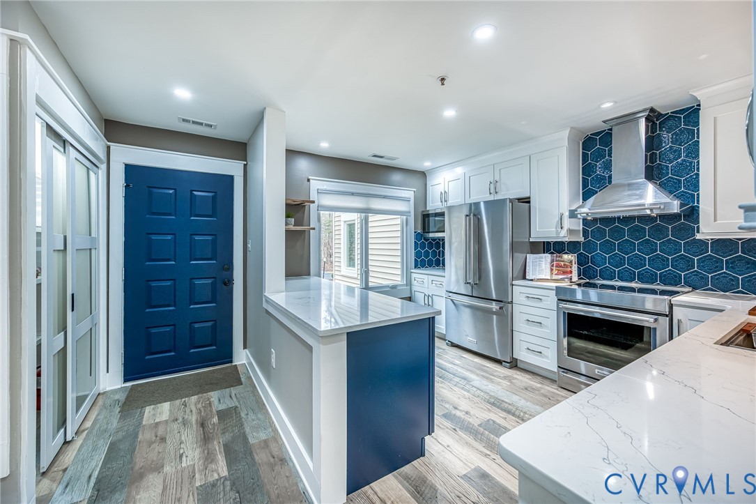 112 Water Pointe Court