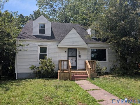 Photo of 726 Jefferson Place, Petersburg, VA 23803 (MLS # 2618011)