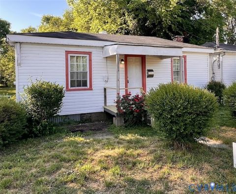 Photo of 716 Bollingbrook Street, Petersburg, VA 23805 (MLS # 2611799)