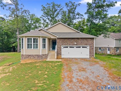 Photo of 44 Lake Caroline Drive, Ruther Glen, VA 22546 (MLS # 2618404)