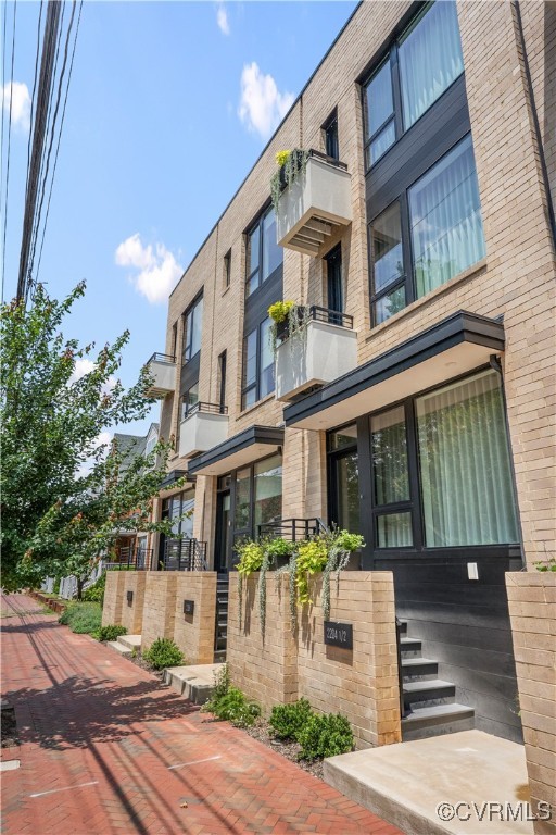 2204 1/2 W Cary Street