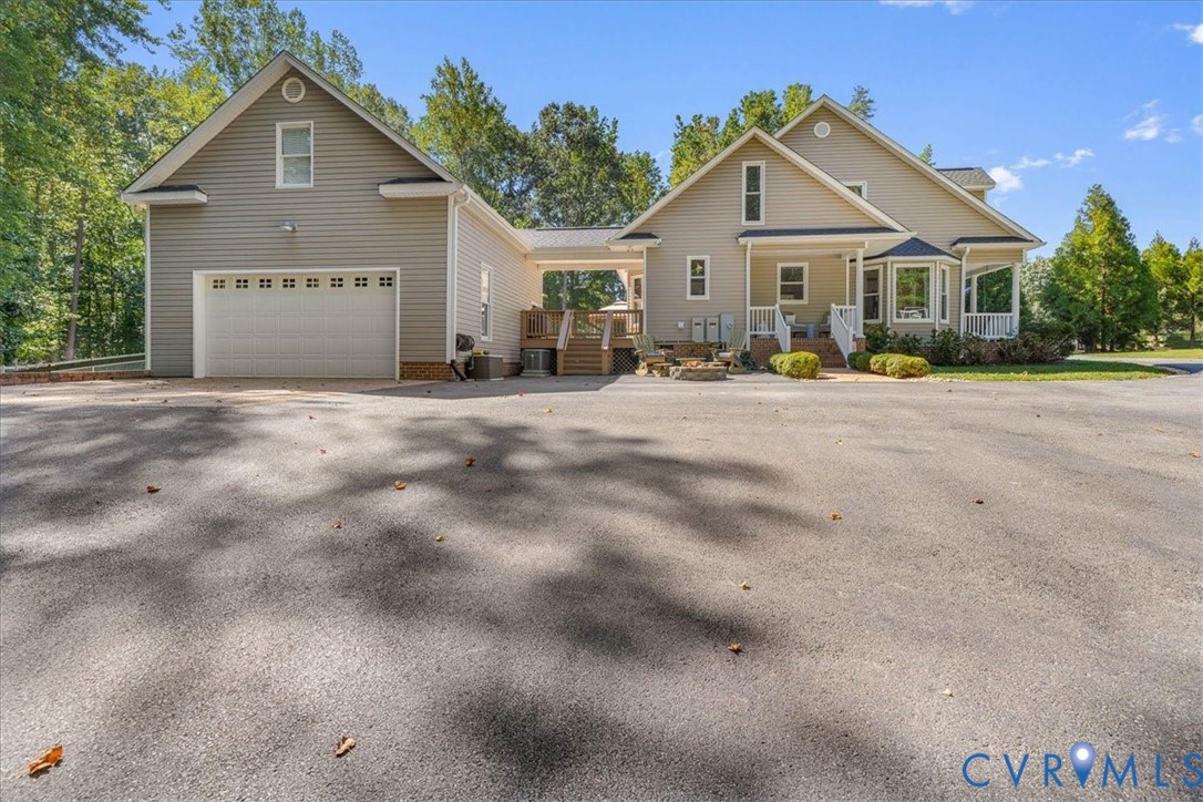 10281 Old Quarter Lane