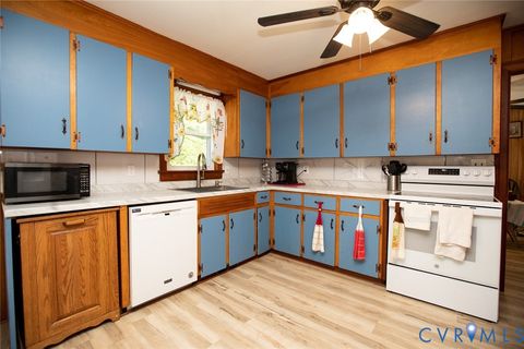 Tiny photo for 719 E 6th Avenue, Kenbridge, VA 23944 (MLS # 2612952)
