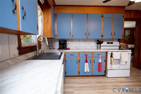 Tiny photo for 719 E 6th Avenue, Kenbridge, VA 23944 (MLS # 2612952)