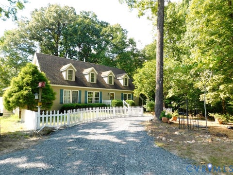 Photo of 201 Deer Run RUN, Farmville, VA 23901 (MLS # 2626546)