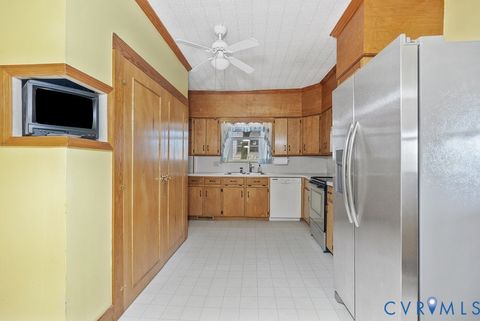 Tiny photo for 304 W Sycamore Street, Chase City, VA 23924 (MLS # 2605718)