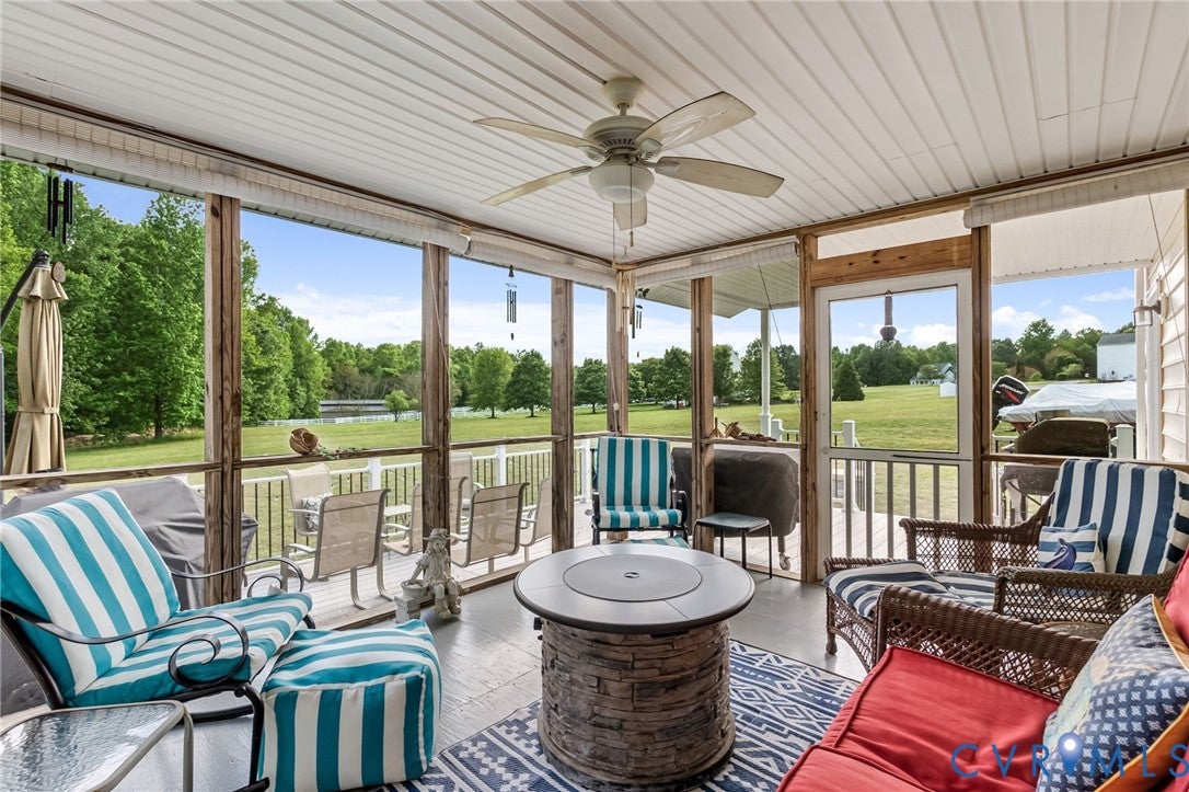8216 Cookes Farm Court