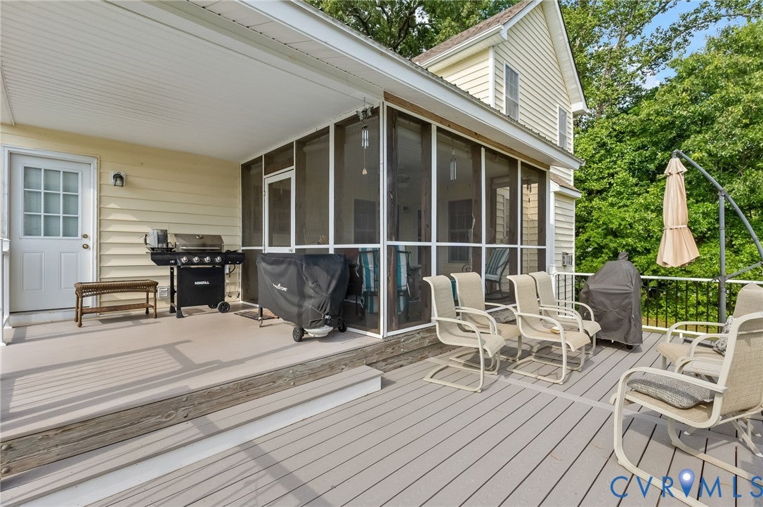 8216 Cookes Farm Court