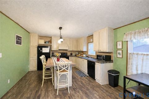 Tiny photo for 8220 New Grove Road, Victoria, VA 23974 (MLS # 2602071)